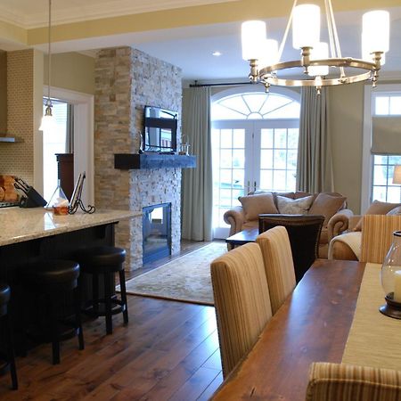 124 On Queen Hotel & Spa Niagara-on-the-Lake Ngoại thất bức ảnh A modern open-plan kitchen and dining room