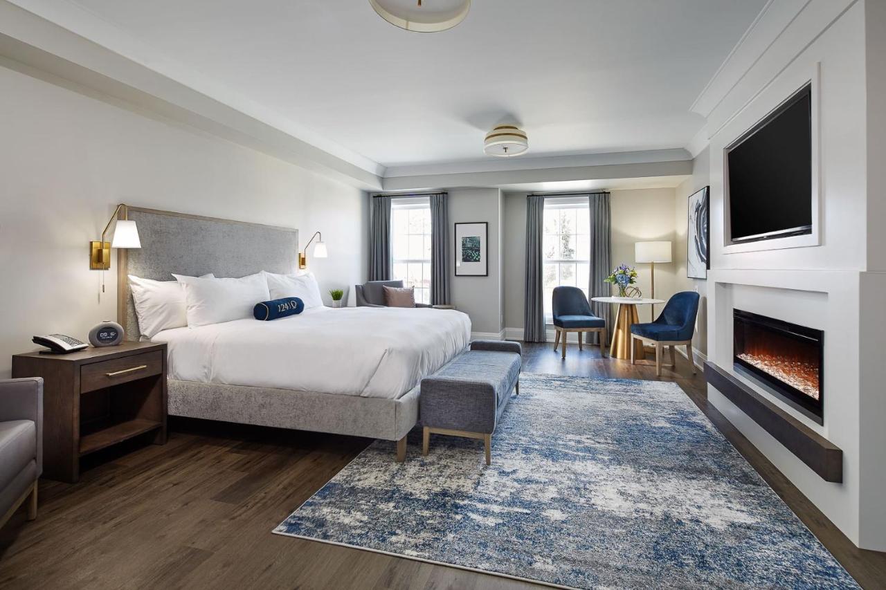 124 On Queen Hotel & Spa Niagara-on-the-Lake Ngoại thất bức ảnh A guest room at the Hotel Commonwealth