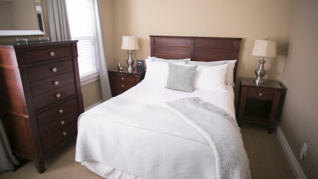 124 On Queen Hotel & Spa Niagara-on-the-Lake Ngoại thất bức ảnh A bedroom