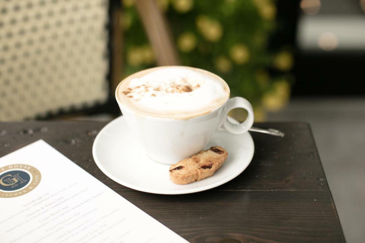 124 On Queen Hotel & Spa Niagara-on-the-Lake Ngoại thất bức ảnh A cappuccino